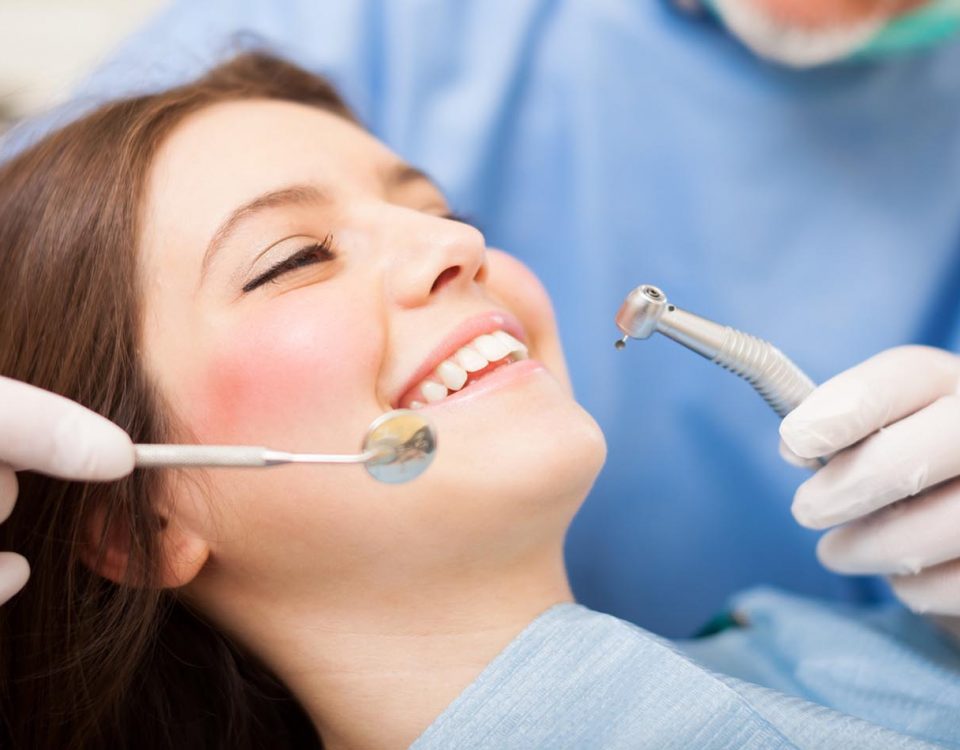 در بهترین کلینیک دندانپزشکی تهران پارس چه نوع خدماتی صورت می گیرد؟