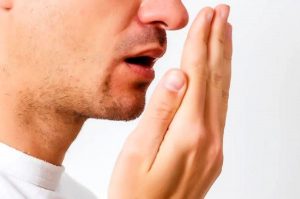 دلایل بوی بد دهان بعد از لمینت دندان چیست؟