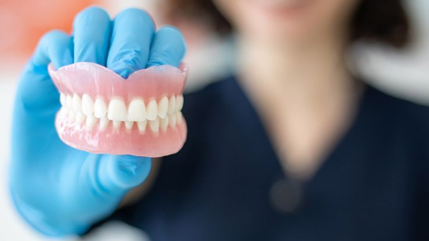  علت انجام ایمپلنت دندان 
