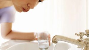 شستن دهان با آب نمک