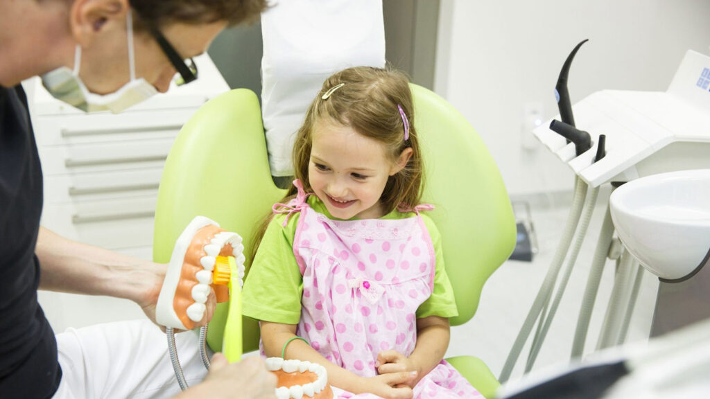 کلینیک دندانپزشکی کودکان در پیروزی