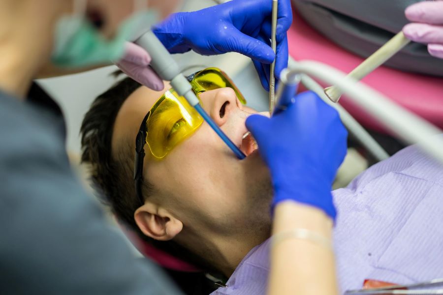 نحوه جرم گیری ایمپلنت دندان